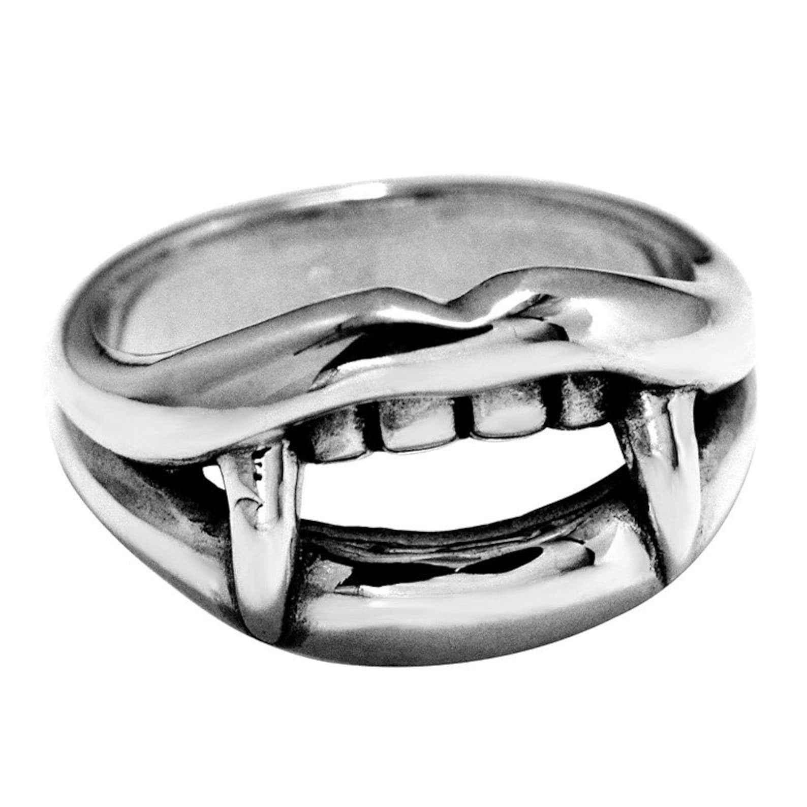 Vampire Fangs Silver Ring Inspired yohji yamamoto – SAZ Studios Vampire Fangs Silver Ring Inspired yohji yamamoto – SAZ Studios